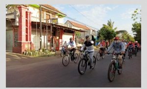 Wawali Subri Gowes Bareng Awak Media dan Komunitas Sepeda Onthel