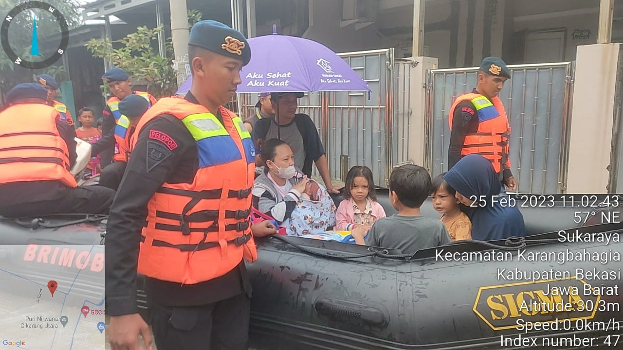 Aksi Tim SAR Brimob Batalyon D Pelopor Satbrimob Polda Metro Jaya ...