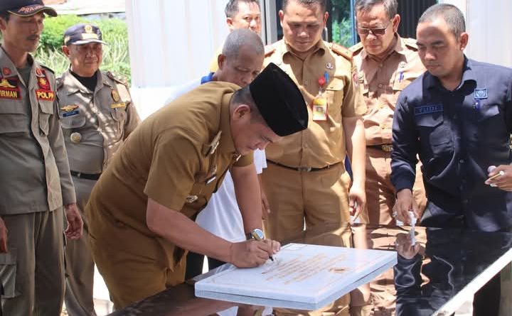 Pj. Bupati Lampung Utara Resmikan Bangsal Pasca Panen di Desa Ibul Jaya, Dorong Peningkatan Kesejahteraan Petani