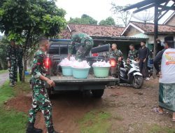 Bersama Warga Subik,TMMD Ke-123 Kodim 0412/LU.Bagikan Takjil Gratis Kepada Pengguna Jalan