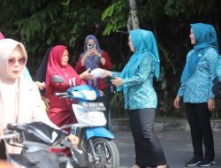 Peringati HKG dan HUT Provinsi Lampung TP PKK Lambar Bagikan Sembako dan Takjil.