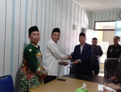 Bupati Lampung Barat Parosil Mabsus Tunaikan Zakat Fitrah Bersama Jajaran, Tegaskan Dukungan Untuk BAZNAS.