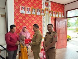 Wakil Bupati Lambar Salurkan Bantuan Untuk Korban Kebakaran di Pekon Serungkuk. 