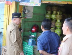 Wabup Mad Hasnurin Hadir Menjawab Keluhan Masyarakat Terhadap Kelangkaan Gas LPG. 