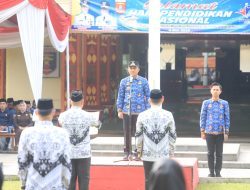 Pimpin Upacara Hardiknas Parosil Mabsus Berikan Sangsi Kepada Lima Kepala Sekolah Indisipliner. 