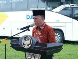 PEMERINTAH KABUPATEN LAMPUNG UTARA LEPAS KEBERANGKATAN JEMAAH HAJI SEBANYAK 47 ORANG, KLOTER 2 TAHUN 2025