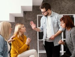 Sering Mendengar Ungkapan Ini? 7 Kebiasaan Sosial Buruk Seseorang Menurut Ilmu Psikologi