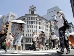 Jepang digerogoti panas ekstrem, empat orang dilaporkan tewas dan ratusan lainnya dirawat.