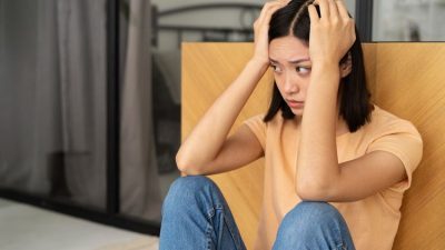 Apa itu Negative Self-Talk dan Mengapa Sering Dialami oleh Wanita?