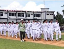 Menteri Hukum Beri Beasiswa ke Paskibra Sorong yang Viral Hampir Pingsan