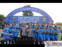 Liga Minisoccer Kapolda Cup 2025 Berkahir, Kapolda Lampung Berikan Langsung Piala Bergilir*