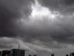 Cuaca Sabtu: Hujan Ringan dan Petir di Beberapa Wilayah