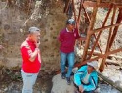 Anggota DPRD Manggarai Timur Kunjungi Jembatan Wae Emas yang Rusak Selama Tujuh Tahun