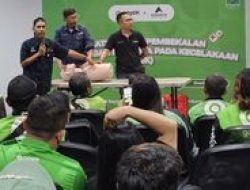 Kuatkan Keselamatan Mitra, Gojek Bersama Eiger Gelar Pelatihan dan Bagi Tas P3K di Bandung