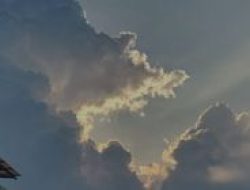 Apa Itu Awan Cumulonimbus? Ciri, Pembentukan, dan Dampaknya