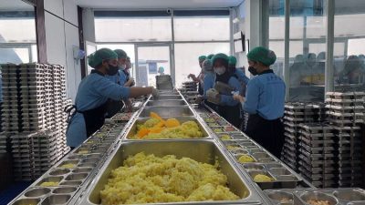 Sambil Menangis, Wakil Kepala BGN Minta Maaf atas Keracunan MBG di Wilayah Terdampak