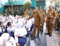 Wali Kota Batu Sapa 944 Siswa SMPN 1, Bahas Pendidikan dan Lingkungan