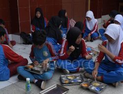 Mengapa Pemerintah Beri Insentif Guru Bantu Distribusi MBG