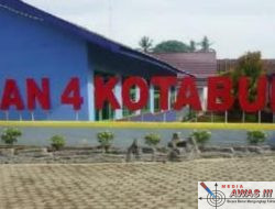 Wali Murid Keluhkan Pembelian Seragam Sekolah di SMAN 4 Kotabumi.