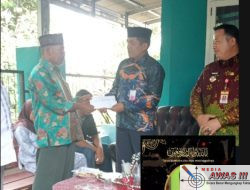 Kadis Pendidikan Lampung Utara Beri Santunan untuk Keluarga Guru Teladan Almarhum Bambang Sukoco. S.PD.GR