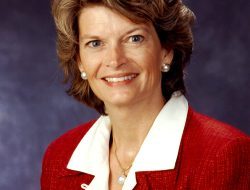 Lisa Mariana Menangis Tahu Ridwan Kamil Tolak Damai dan Lanjutkan Kasus