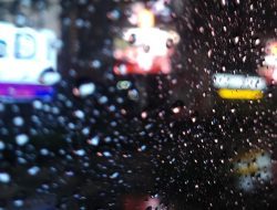 Ramalan Cuaca Surabaya Hari Ini: Siang Berawan, Waspadai Panas Matahari