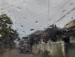 Prakiraan Cuaca Hari Ini dan Besok: Wilayah Sumsel Berpotensi Hujan Sampai Subuh