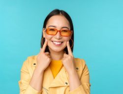 7 Cara Alami Menghilangkan Kuning Gigi untuk Tampil Percaya Diri