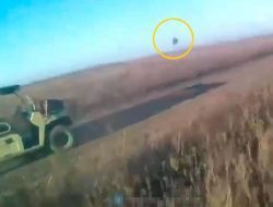 Tentara Rusia Tinggalkan Kendaraan Desertcross 1000-3 Sebelum Serangan Drone Ukraina