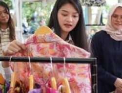 Senam Berbatik Meriahkan Hari Batik Nasional di Subang: Dekranasda Dorong Gaya Hidup Sehat Berbudaya