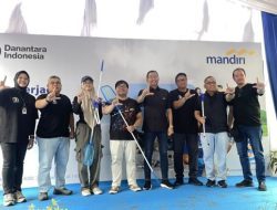 Rayakan HUT ke-27, Bank Mandiri Bersihkan Hutan Mangrove Kapuk