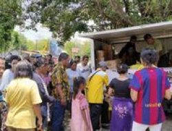 Pasar Murah Golkar 61: 300 Paket Sembako Ludes Diburu Warga