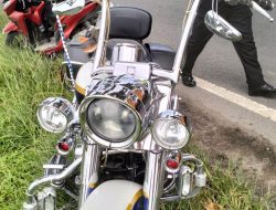 Innalillahi, Pengendara Harley-Davidson Tewas Tertabrak Ban Truk Trailer