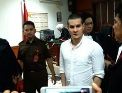 Steve Emmanuel Bebas dari Hukuman 9 Tahun Narkoba