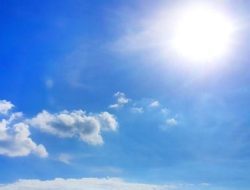 Tips Membawa Bayi Keluar Rumah Saat Cuaca Panas