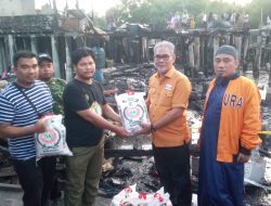 Wali Kota Medan Berikan Bantuan Kepada Korban Kebakaran Asia Mega Mas
