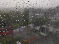 Prakiraan Cuaca Jawa Barat, Jumat 17 Oktober 2025: 3 Wilayah Hujan Sedang, Bogor hingga Kota Depok