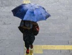 BMKG Peringatkan Hujan Lebat di Jakarta Siang Sampai Malam