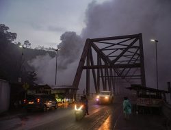 Jalan Lumajang-Malang Sementara Tertutup Akibat Erupsi Semeru