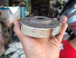 Cara Bersihkan Kampas Ganda Motor Matic dengan Mudah