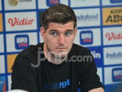 Nick Kuipers Haru Bertemu Bobotoh di GBLA