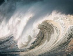 BMKG: Gelombang Tinggi 4 Meter Ancam Beberapa Perairan