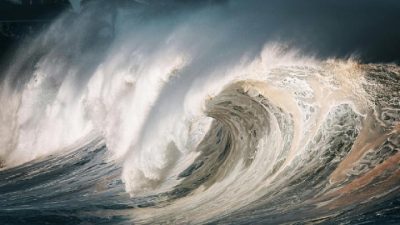 BMKG: Gelombang Tinggi 4 Meter Ancam Beberapa Perairan