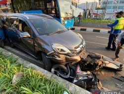 Mobil Boks Tabrak Motor di Jalan Plemahan-Pagu, Dua Tewas