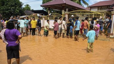 Bengkulu Kirim Bantuan Rp4,3 Miliar dan 100 Ambulans ke Wilayah Banjir Sumatera