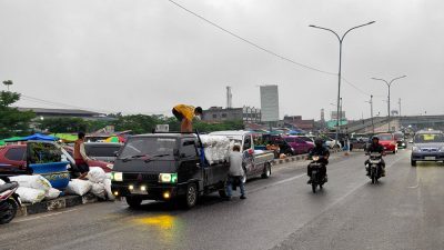 Pasar Pagi Arengka Ganggu Lalu Lintas Jalan Soekarno Hatta