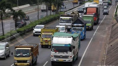 Pengusaha minta larangan truk sumbu tiga dipercepat saat Nataru