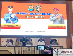 Tindak Lanjuti Insiden Kapal Tongkang Kayu Di Pesisir Barat, Kapolda Lampung Berikan Penjelasan*