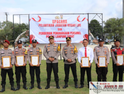 Kapolres Lampung Barat Berikan Penghargaan kepada Personel Berprestasi