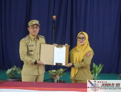 Parosil Serahkan Salinan Keputusan Pelepasan Hutan 22.51 Hektare, Disambut Isak Tangis Bahagia Warga Sukapura. 